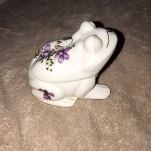 Porcelain frog 🐸 keepsake container 💕white purple and green